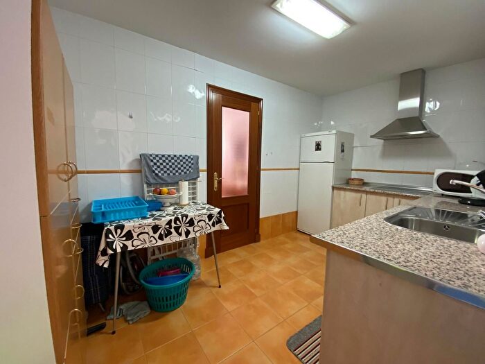 Casas en venta y pisos alquiler - 3