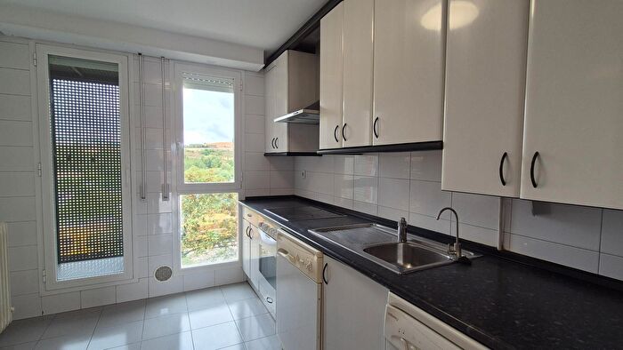 Casas en venta y pisos alquiler - 3