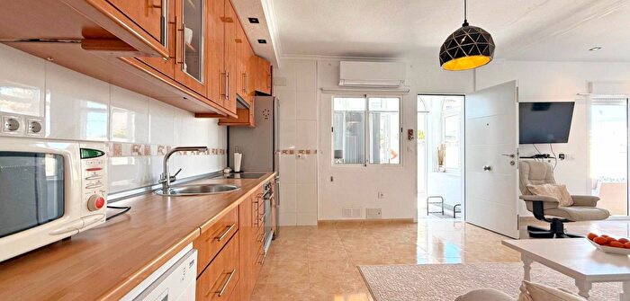 Casas en venta y pisos alquiler - 3