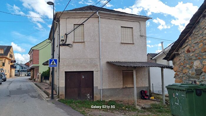 Casa en venta en Arganza, León de 6 habitaciones