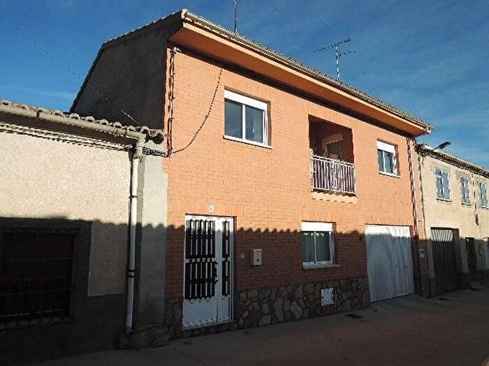Casas en venta y pisos alquiler - 1