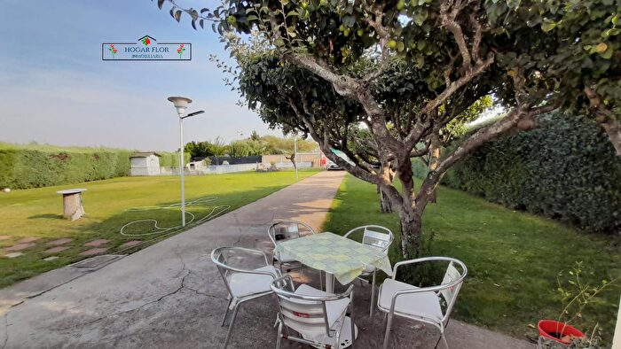 Casas en venta y pisos alquiler - 3