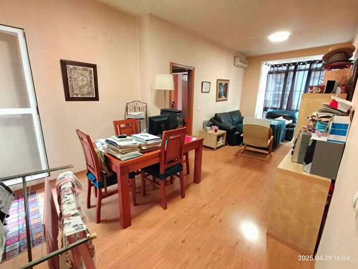 Casas en venta y pisos alquiler - 1