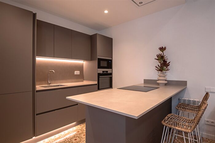 Casas en venta y pisos alquiler - 2