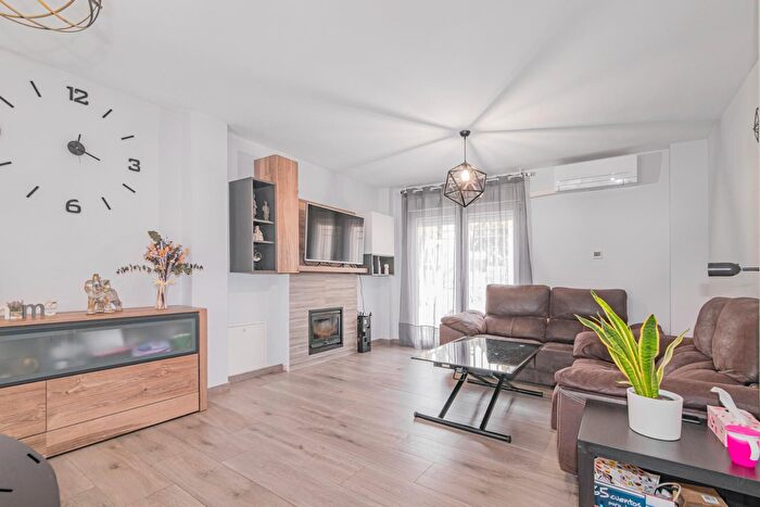 Casas en venta y pisos alquiler - 3