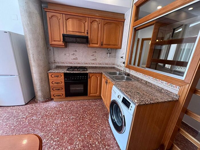 Casas en venta y pisos alquiler - 3