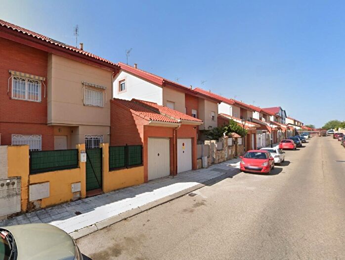 Casas en venta y pisos alquiler - 3