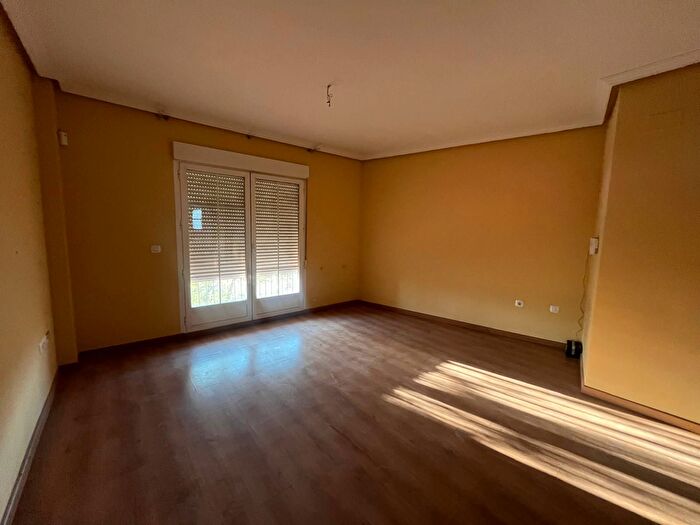 Piso en venta en Tomelloso, Ciudad Real de 2 habitaciones