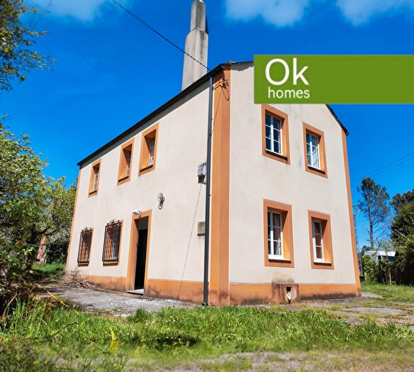Casa en venta en Guitiriz, Lugo de 4 habitaciones