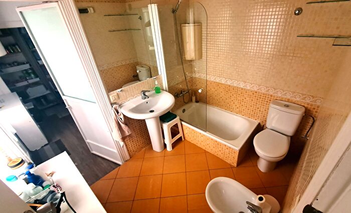 Casas en venta y pisos alquiler - 3