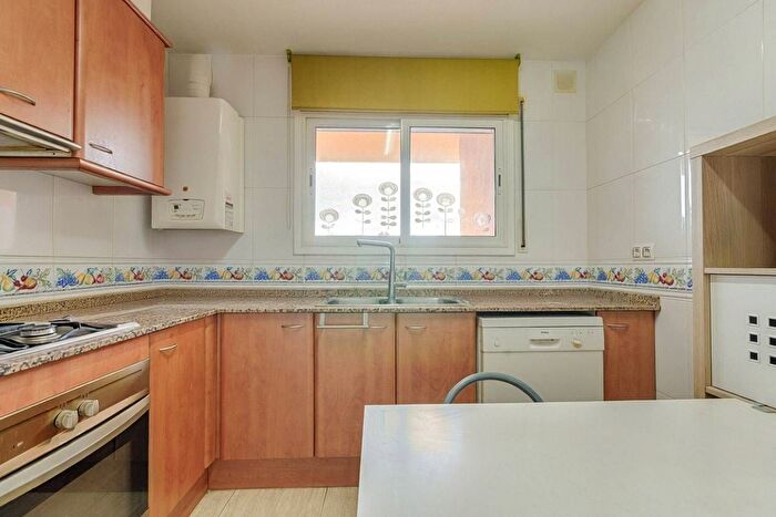 Casas en venta y pisos alquiler - 3