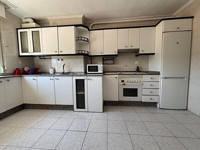 Casas en venta y pisos alquiler - 3