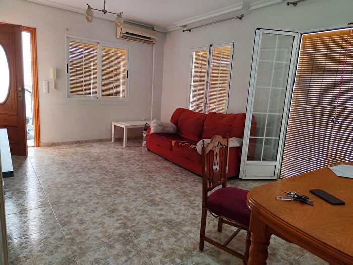 Casas en venta y pisos alquiler - 1