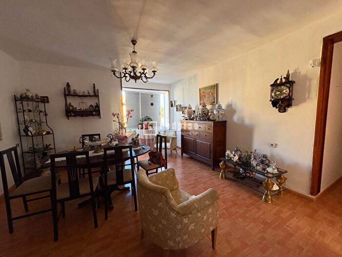 Casas en venta y pisos alquiler - 1