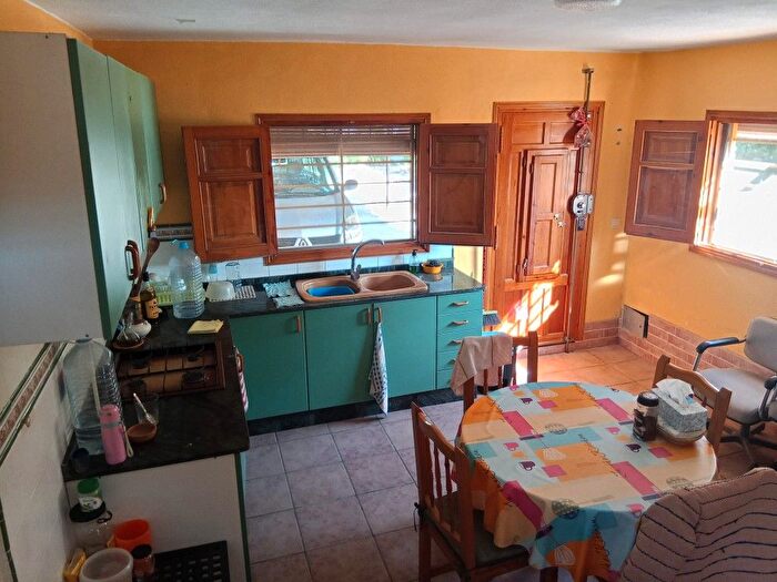 Casas en venta y pisos alquiler - 3