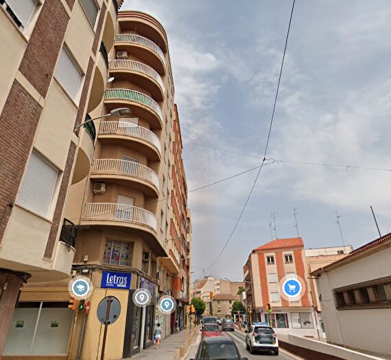 Casas en venta y pisos alquiler - 1
