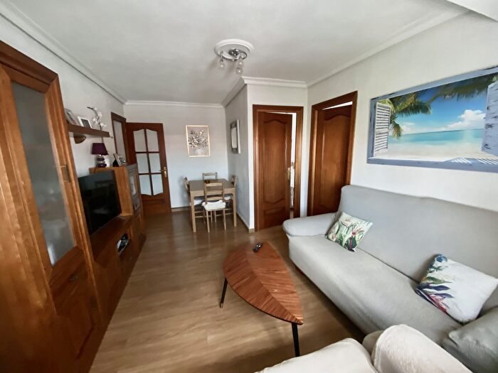 Casas en venta y pisos alquiler - 3