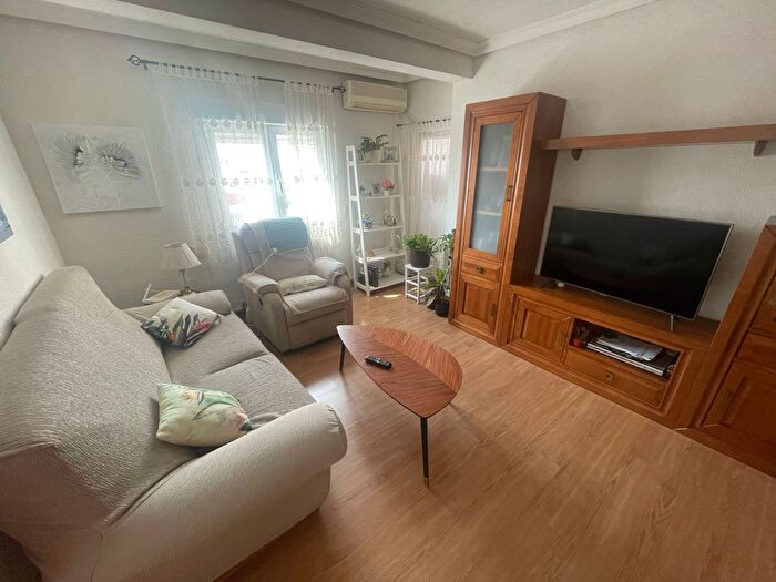Casas en venta y pisos alquiler - 1