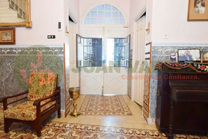 Casa en venta en Centro Doña Mercedes, Dos Hermanas de 6 habitaciones
