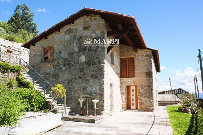 Casa en venta en Bueu, Pontevedra de 4 habitaciones
