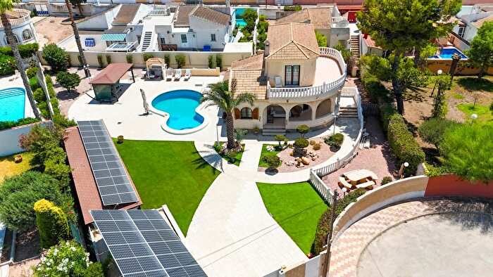 Casa en venta en Zona Carrefour Urbanizaciones, Torrevieja de 4 habitaciones