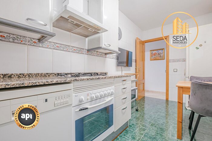 Casas en venta y pisos alquiler - 3