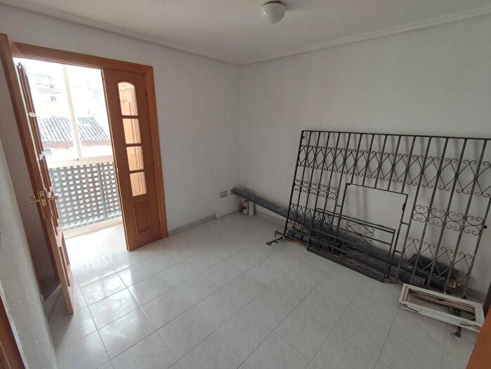 Casas en venta y pisos alquiler - 3
