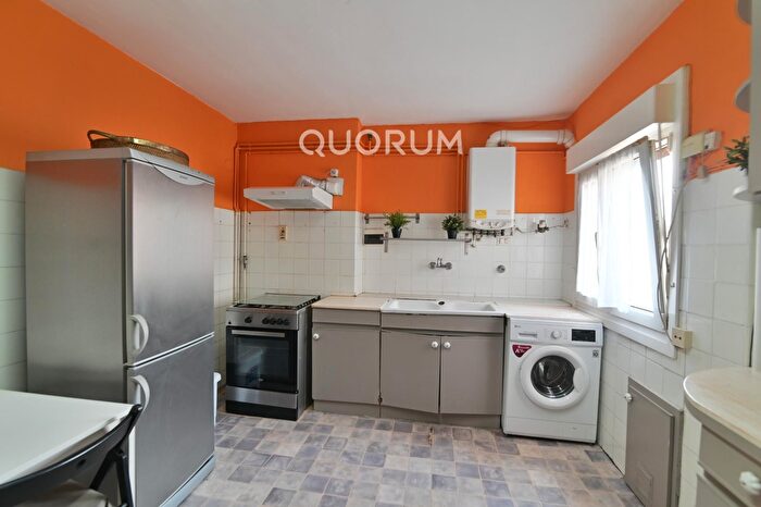 Casas en venta y pisos alquiler - 3