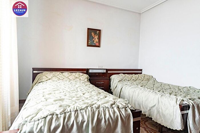 Casas en venta y pisos alquiler - 3