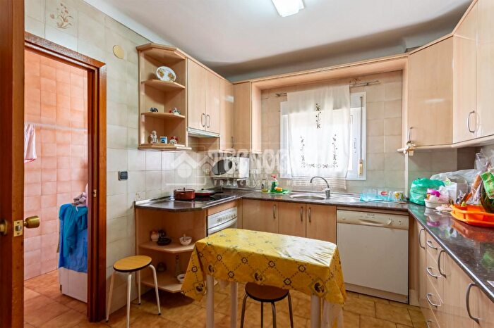 Casas en venta y pisos alquiler - 3
