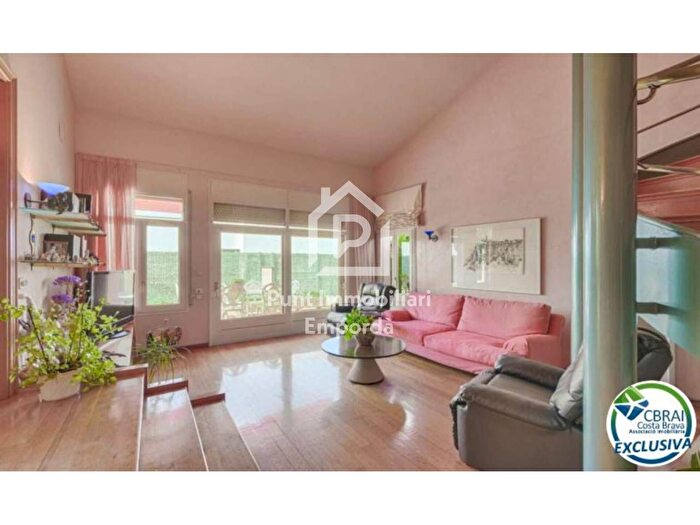 Casas en venta y pisos alquiler - 3