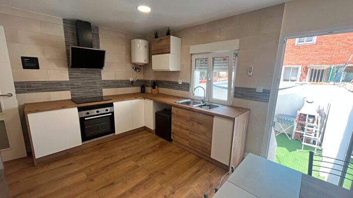 Casas en venta y pisos alquiler - 1