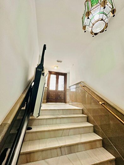 Casas en venta y pisos alquiler - 3
