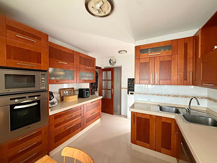 Casas en venta y pisos alquiler - 2