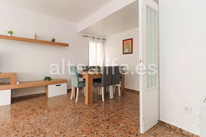 Casas en venta y pisos alquiler - 3