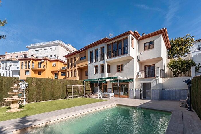Casas en venta y pisos alquiler - 1