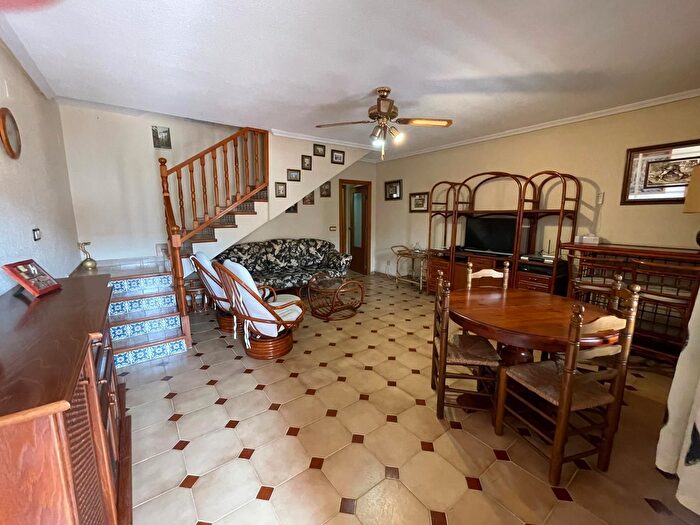 Casas en venta y pisos alquiler - 3