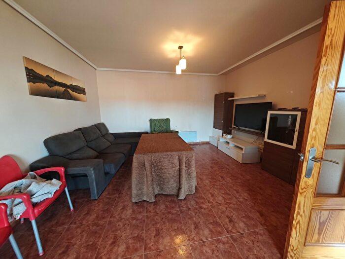Casas en venta y pisos alquiler - 3
