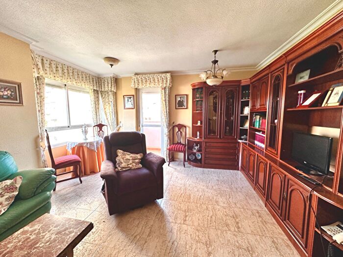 Casas en venta y pisos alquiler - 3