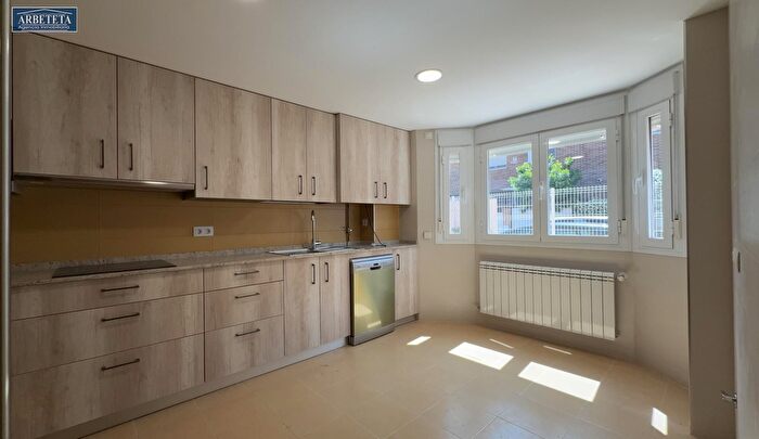 Casas en venta y pisos alquiler - 2