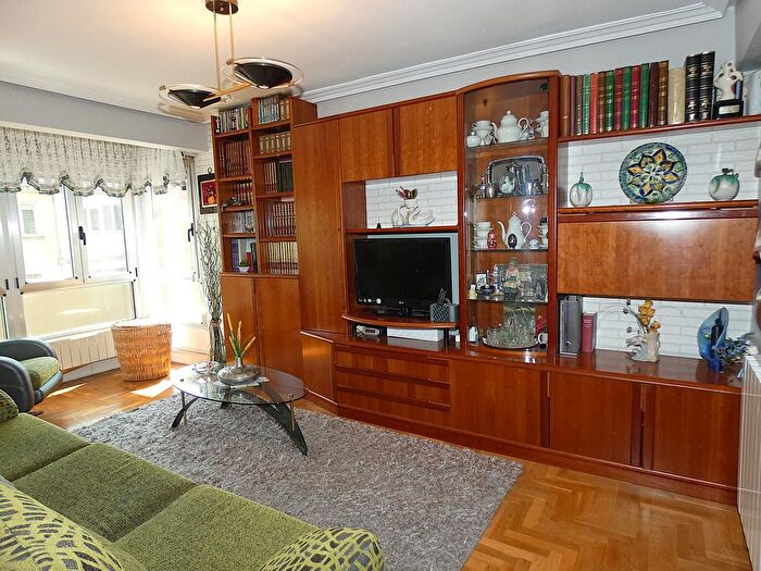 Casas en venta y pisos alquiler - 1