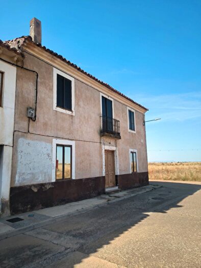 Casas en venta y pisos alquiler - 3