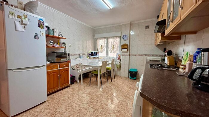 Casas en venta y pisos alquiler - 3