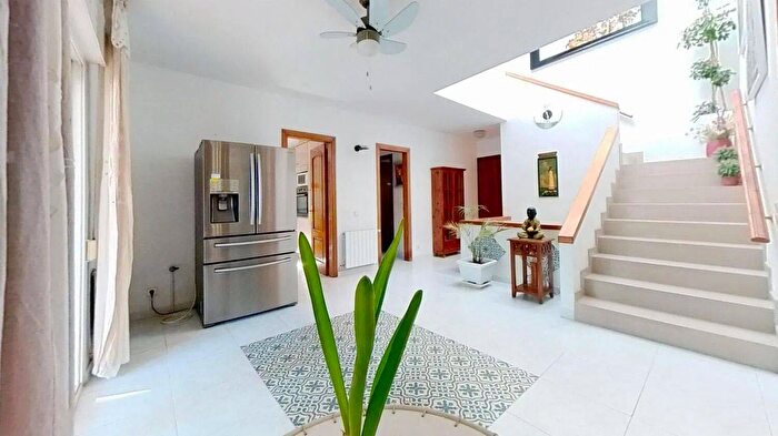 Casas en venta y pisos alquiler - 2