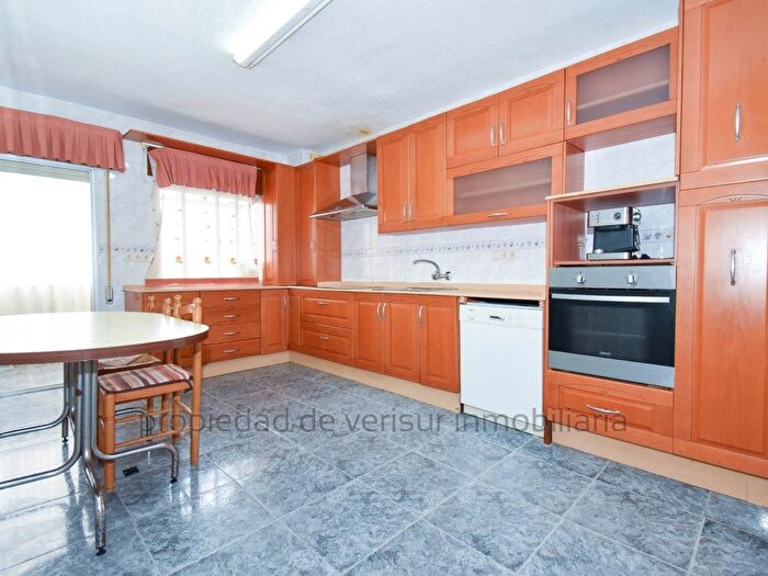 Casas en venta y pisos alquiler - 1