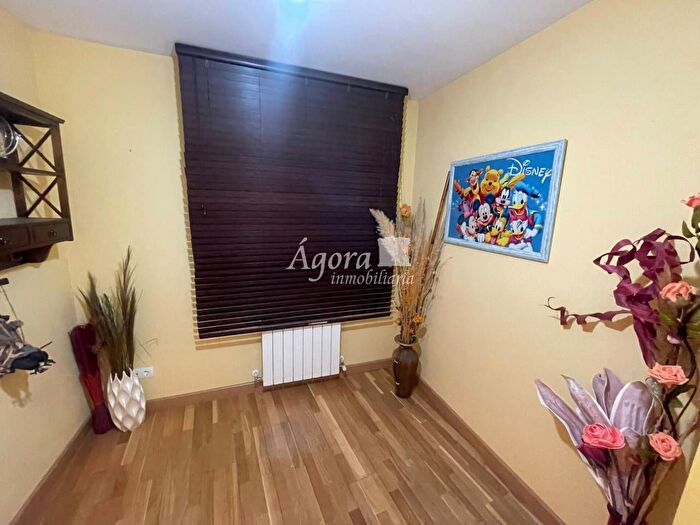 Casas en venta y pisos alquiler - 3