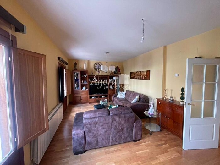 Casas en venta y pisos alquiler - 1
