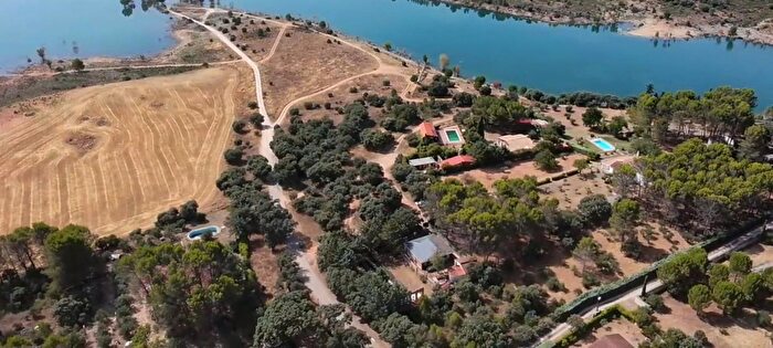 Casa en venta en Durón, Guadalajara de 4 habitaciones