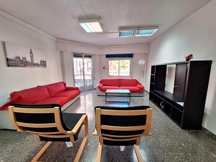 Casas en venta y pisos alquiler - 1