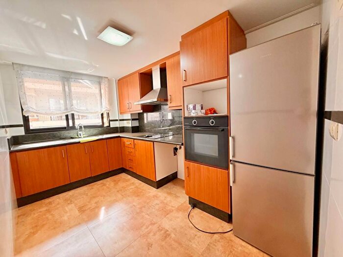 Casas en venta y pisos alquiler - 3